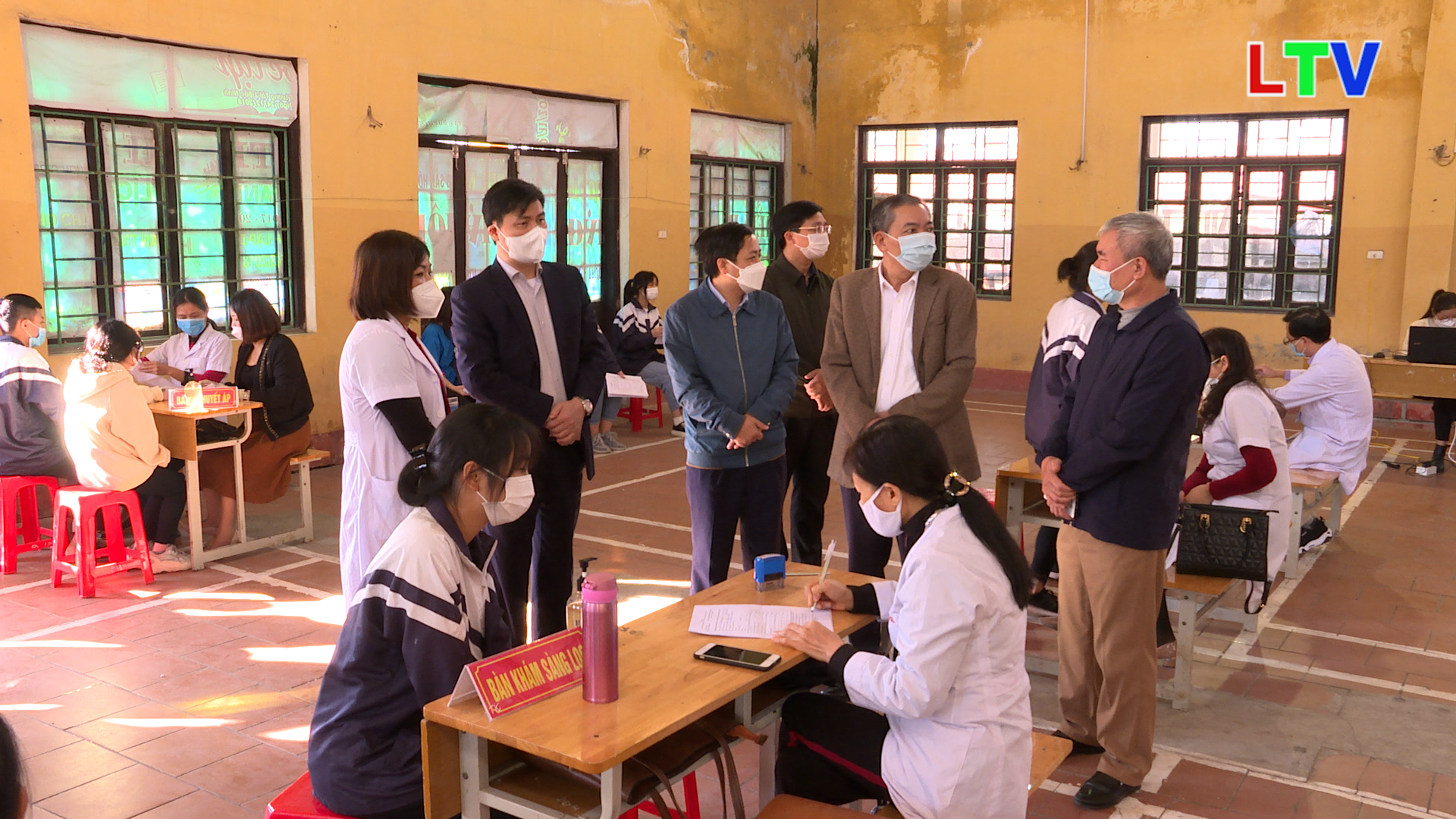 Lương Tài tiêm vắc xin phòng dịch Covid 19 cho học sinh THPT.mp4