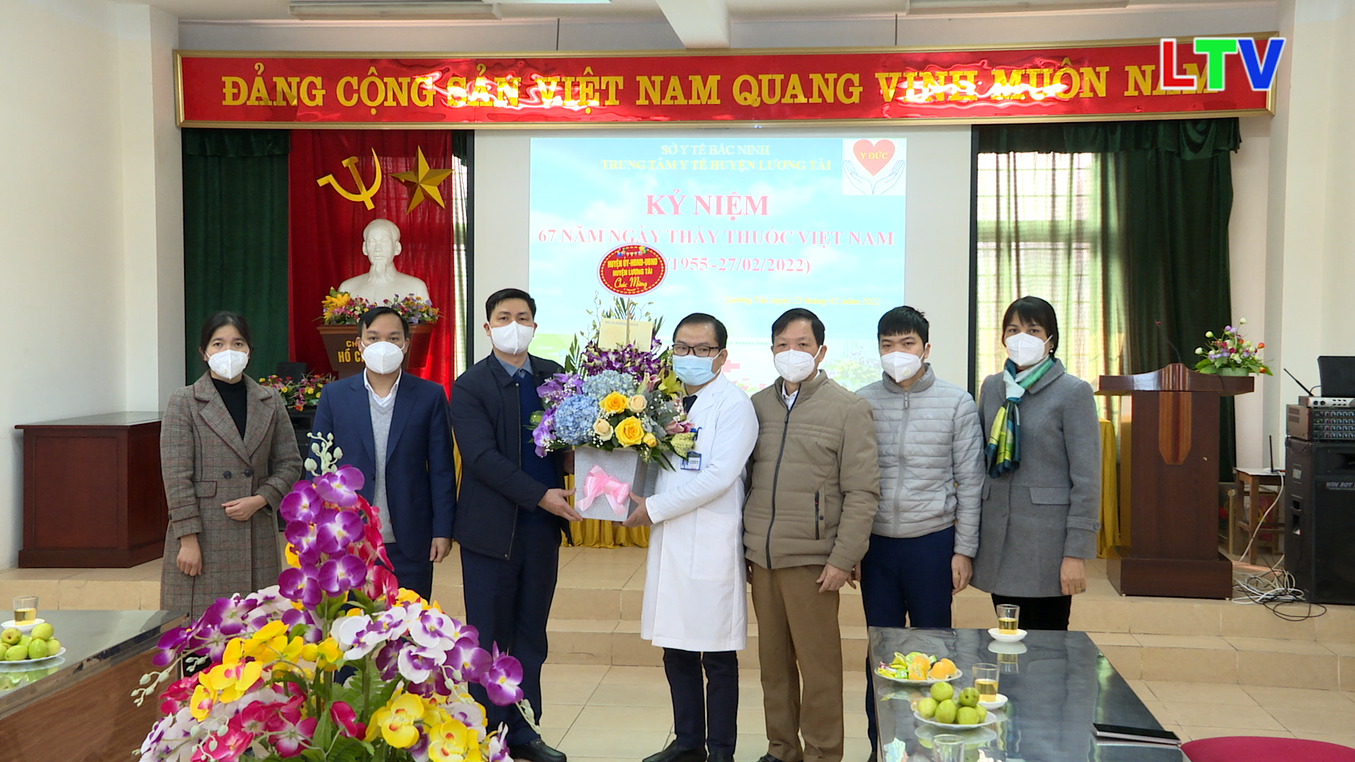 Chủ tịch UBND huyện thăm, động viên ngành y tế huyện Lương Tài.mp4