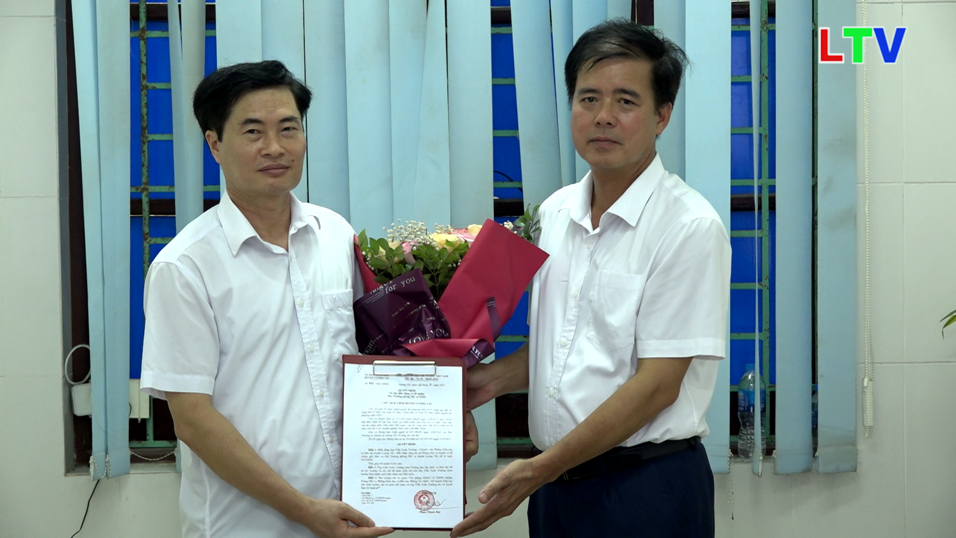 Trao Quyết định bổ nhiệm Phó trưởng phòng Nội vụ huyện Lương Tài.mp4