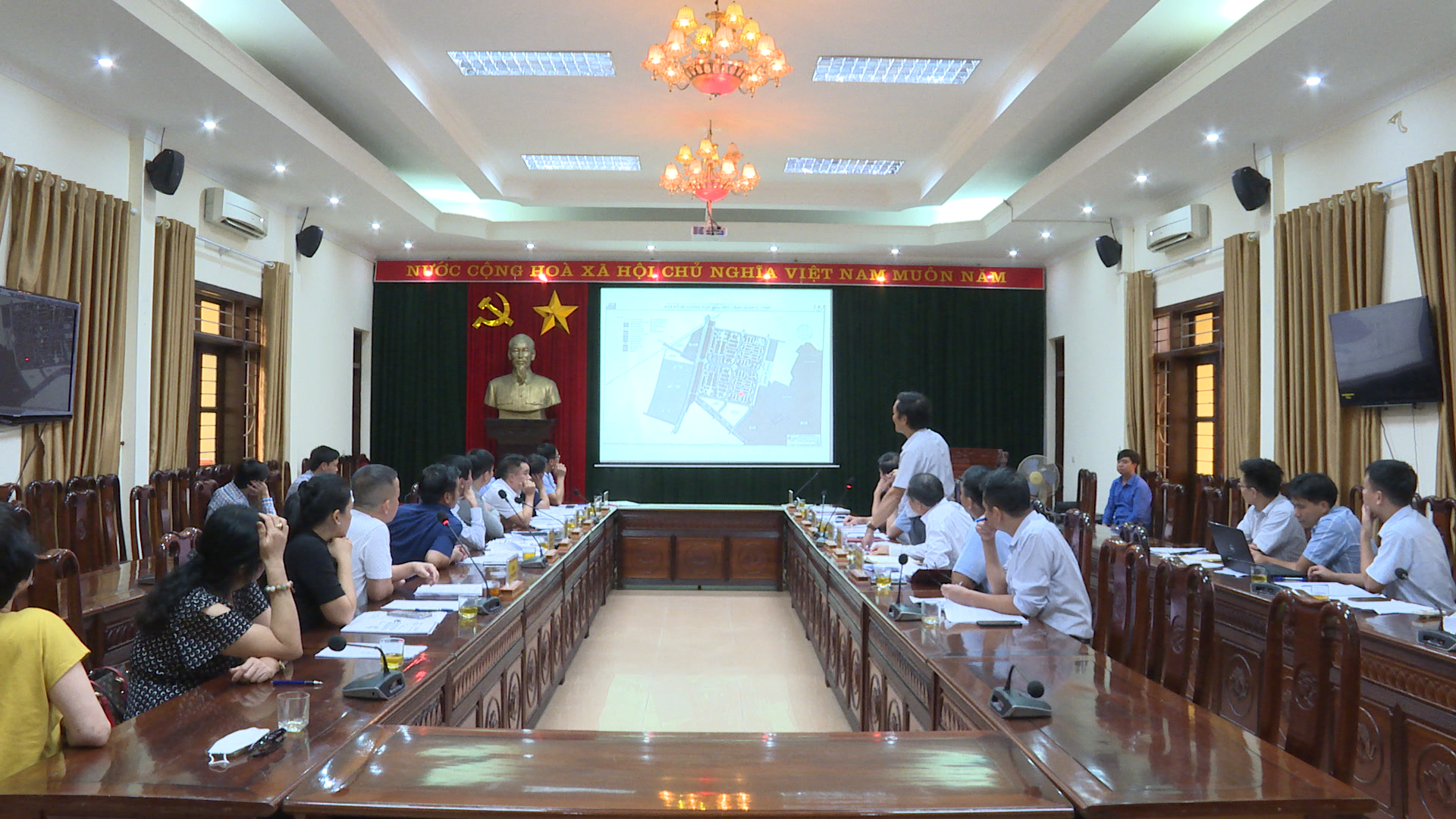UBND huyện Lương Tài tổ chức hội nghị xem xét một số nội dung quy hoạch các dự án.mp4
