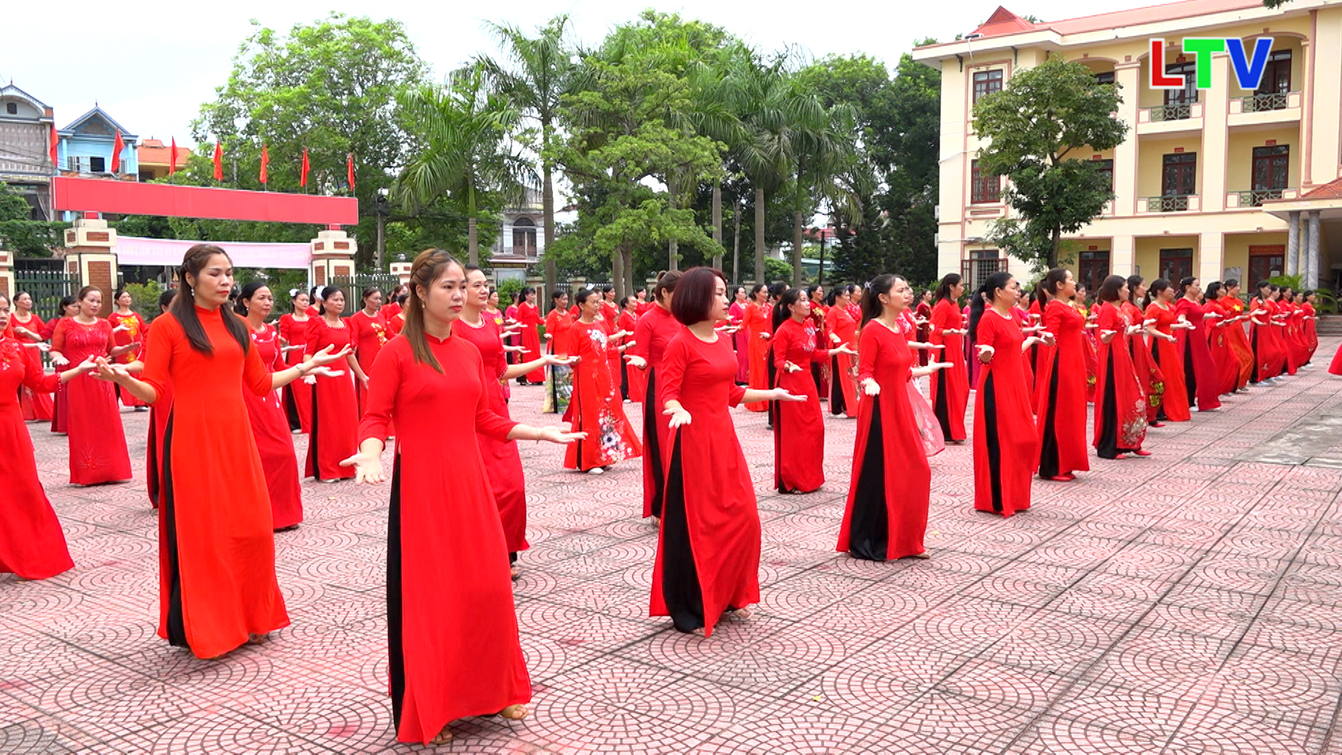 Hội PN xã An Thịnh gặp mặt kỷ niệm ngày thành lập Hội LHPN Việt Nam.mp4